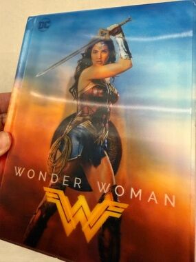DC Wonder Woman Collectors Edition Holographic Cover. Blue-ray+DVD+Book